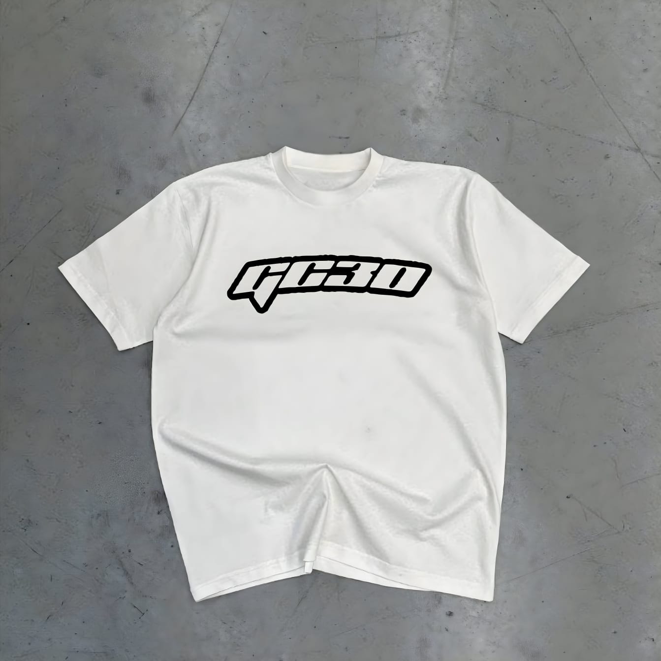 Modello GC30 con abbigliamento di tendenza